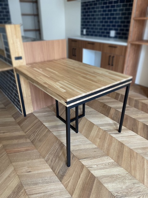 ダイニングテーブル