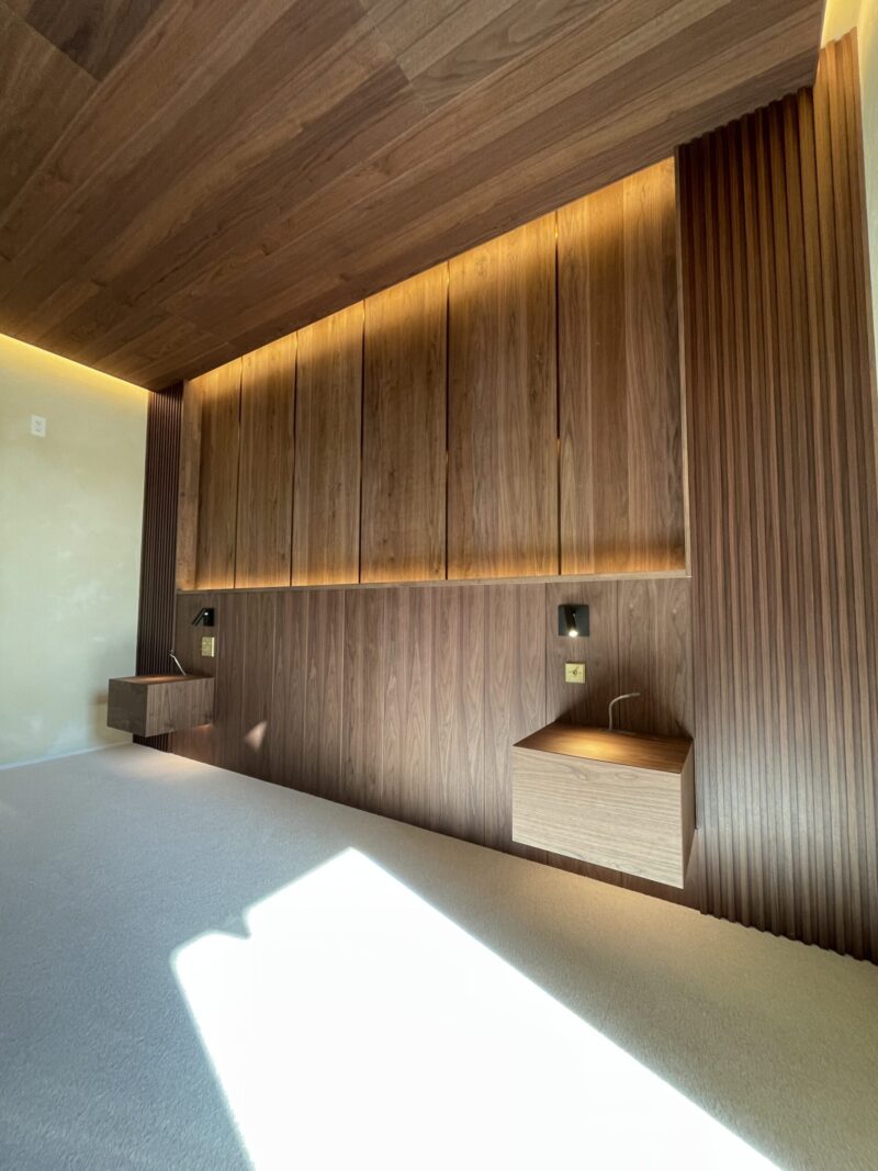 ベッドボード埋込収納