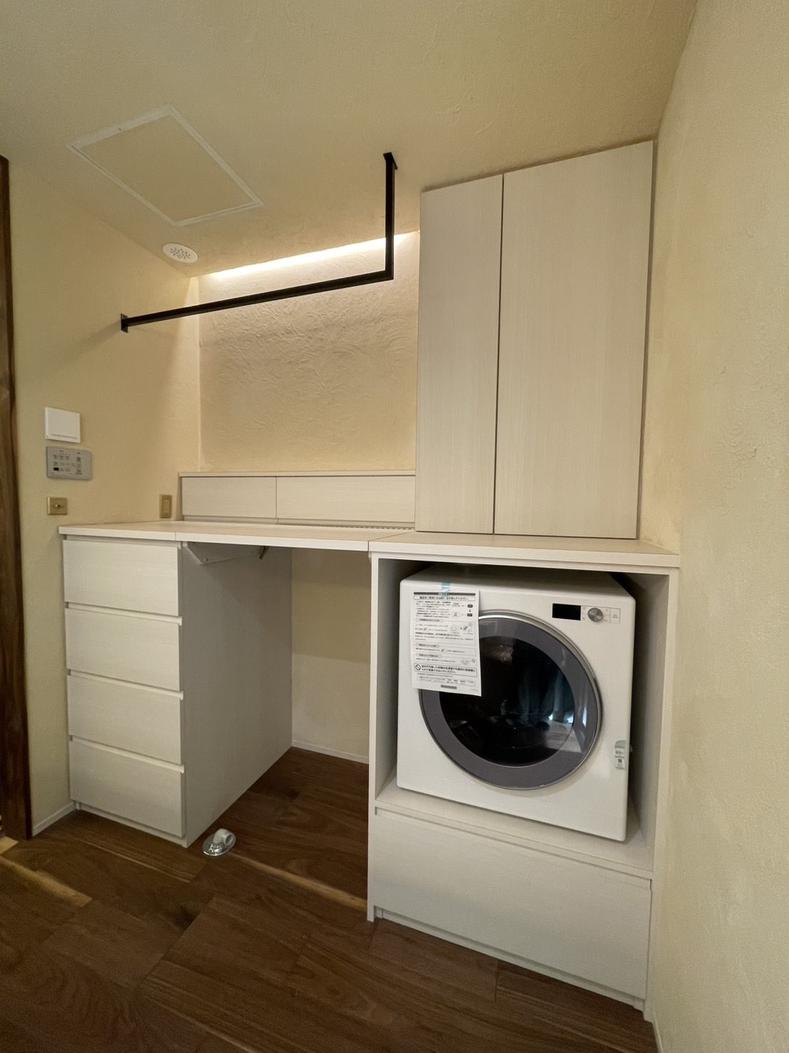 ランドリールーム造作収納
