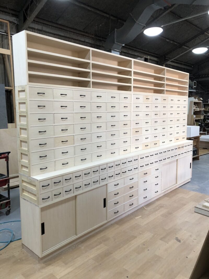 百味箪笥の製作風景