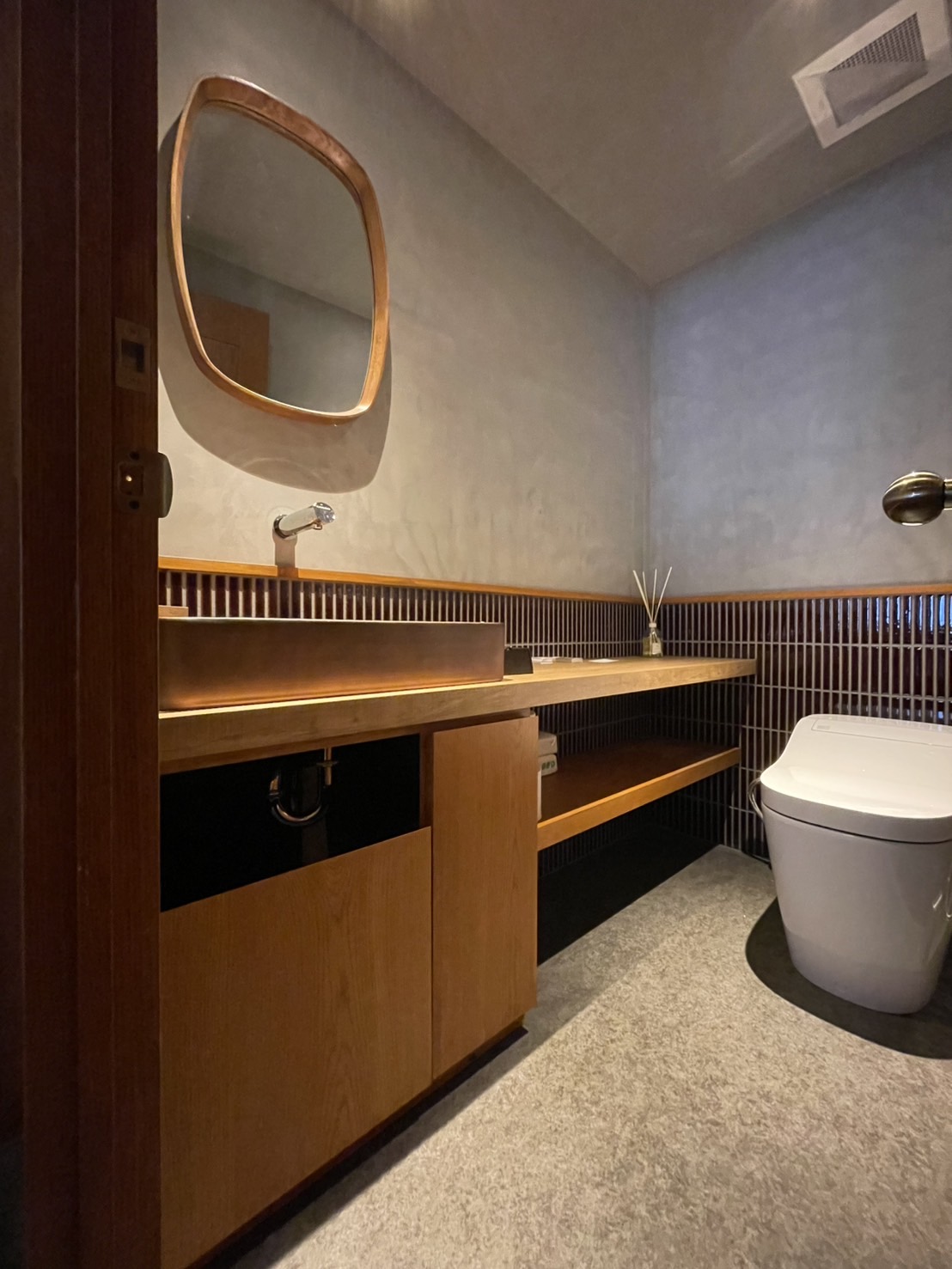 トイレ手洗カウンター
